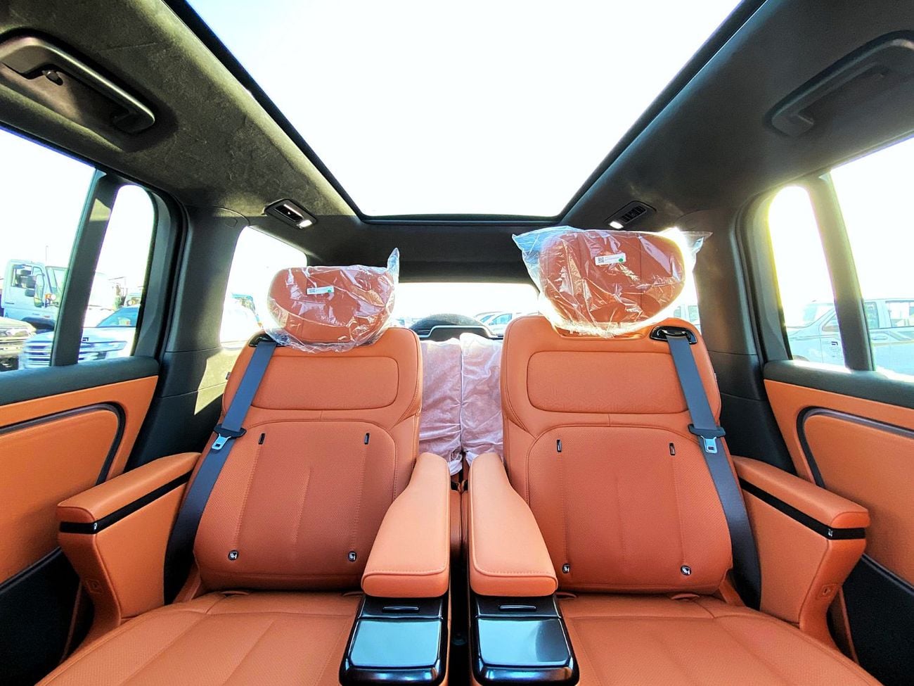 روكس أداماس (EXPORT ONLY) ROX Adamas vip 6 seats (EREV)  A/T 4*4 SUV  black color 2026 model