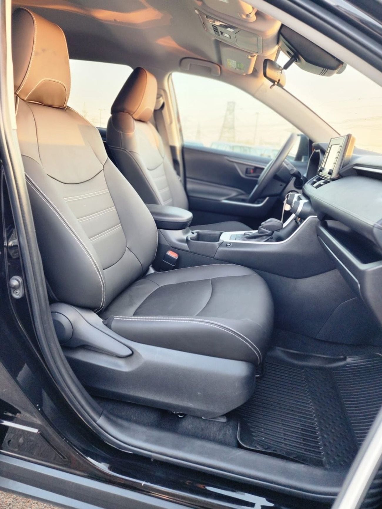 تويوتا راف ٤ LE 2.5L (219 HP) TOYOTA RAV4 Hybrid 2.5L (219 HP)