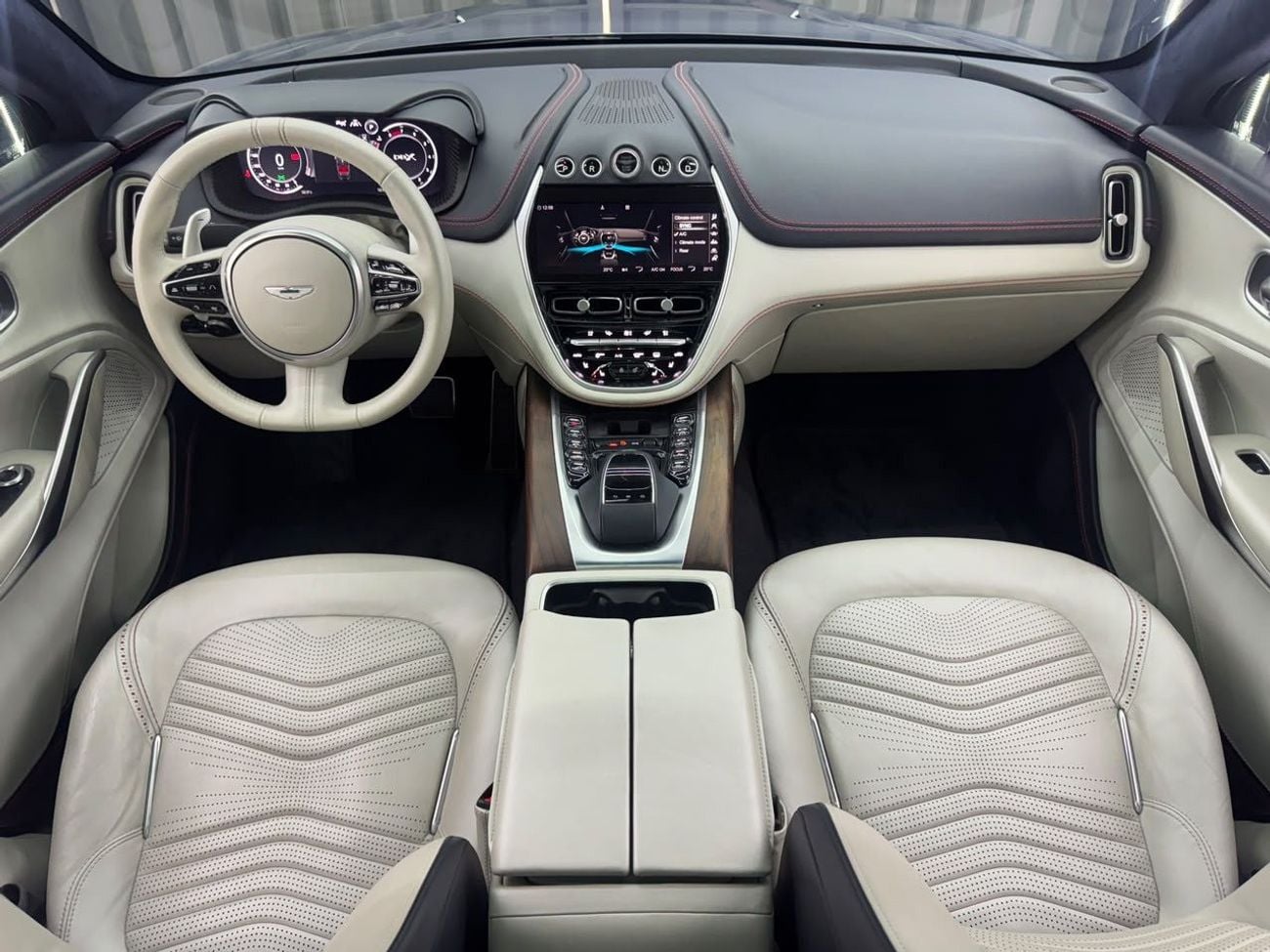 Aston Martin DBX STD GCC | Al Habtoor warranty 2027 | Al Habtoor Full service History
