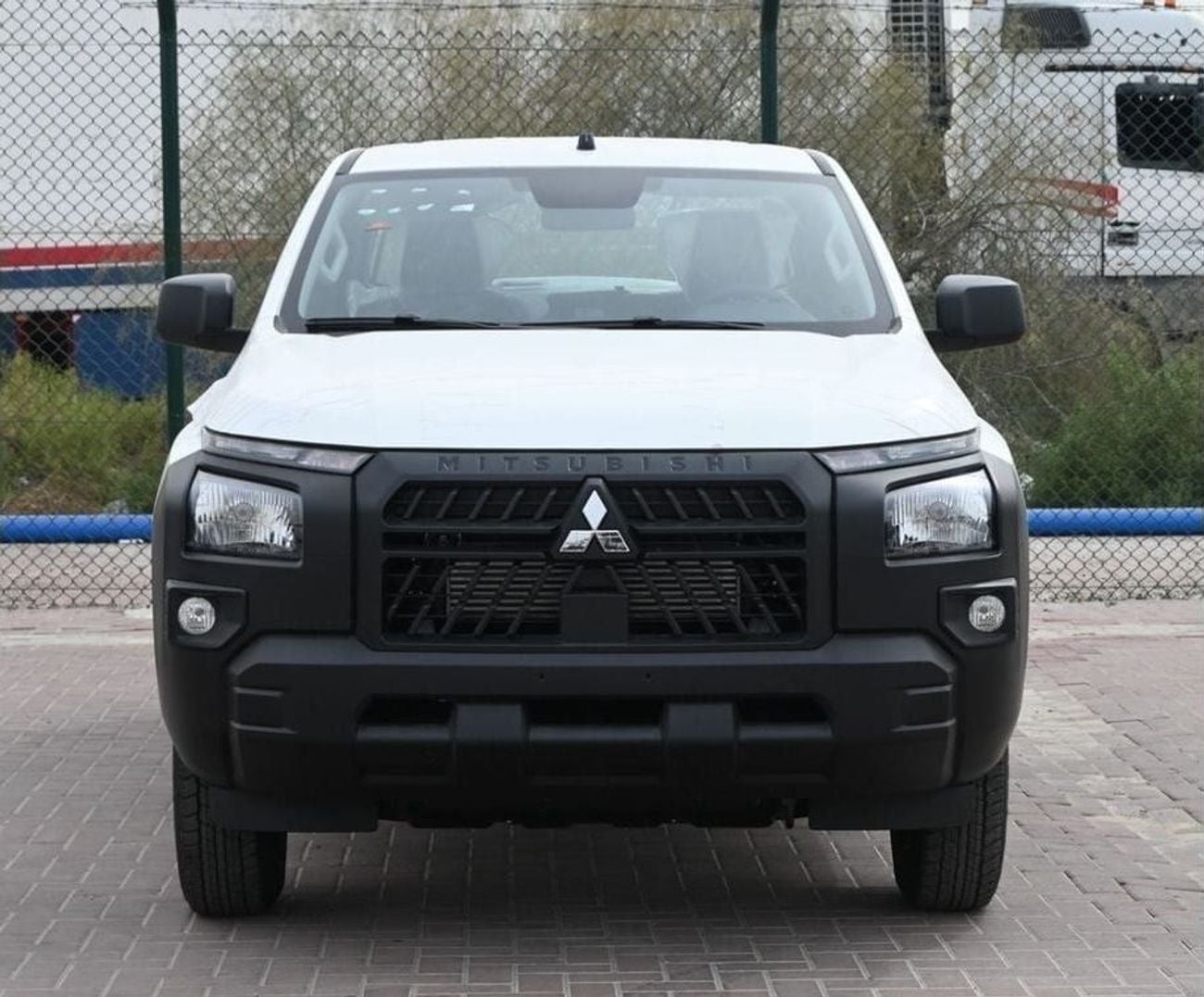 Mitsubishi L200 GLX Double Cabine GL 2.4L 4x4 Diesel 6 Seats