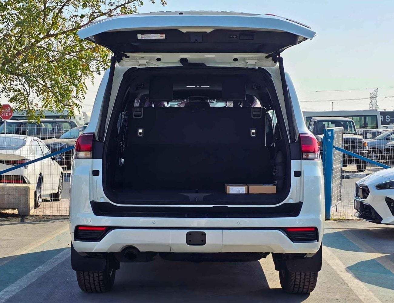 تويوتا لاند كروزر GXR TWIN TURBO /3.5L V6 PETROL/REAR ENTERTAINMENT SCREEN/LEATHER/SUNROOF/FRONT PWR SEATS (CODE # GXR