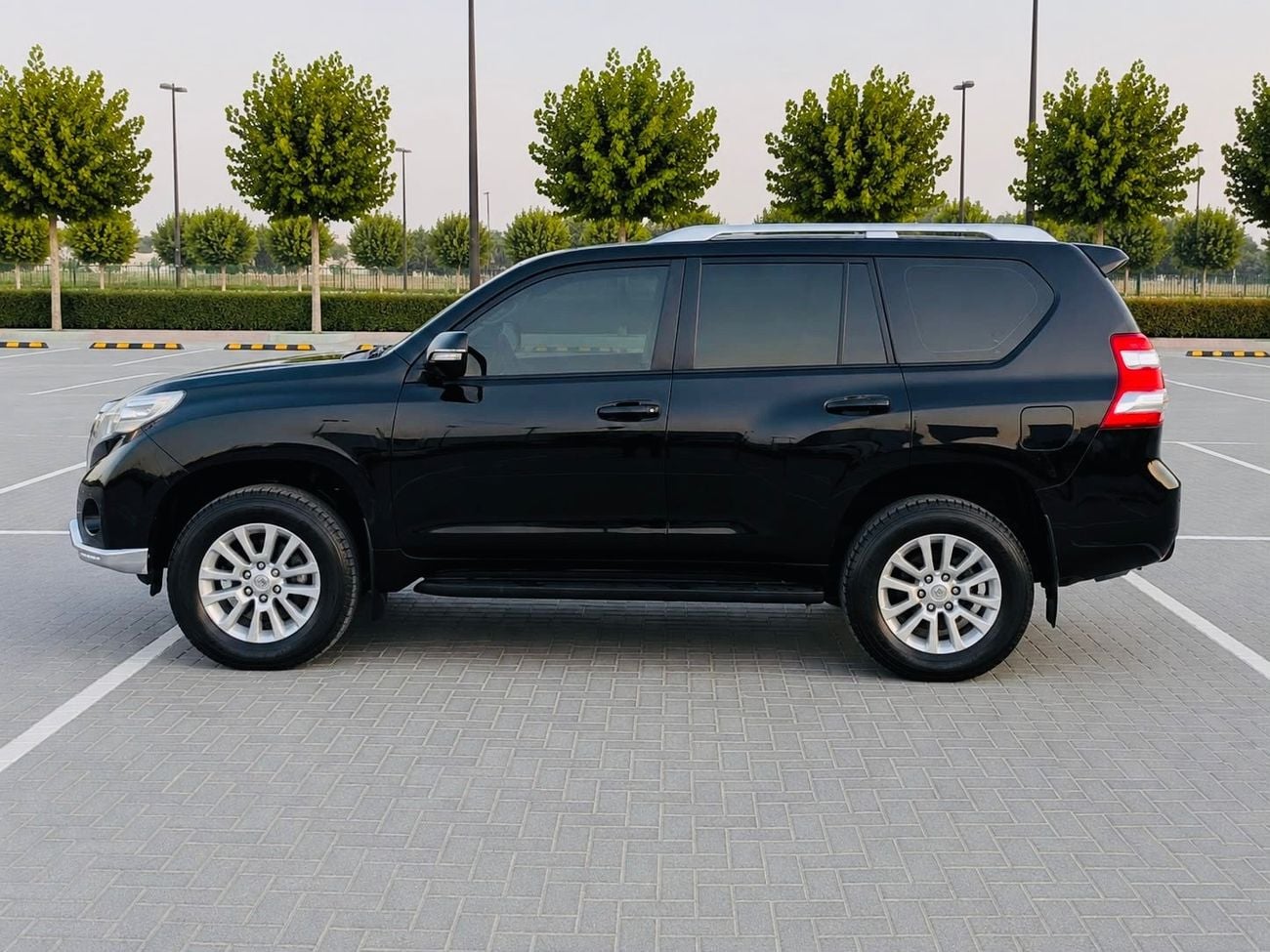 Toyota Prado VXR 2017 full option 2.7 V4