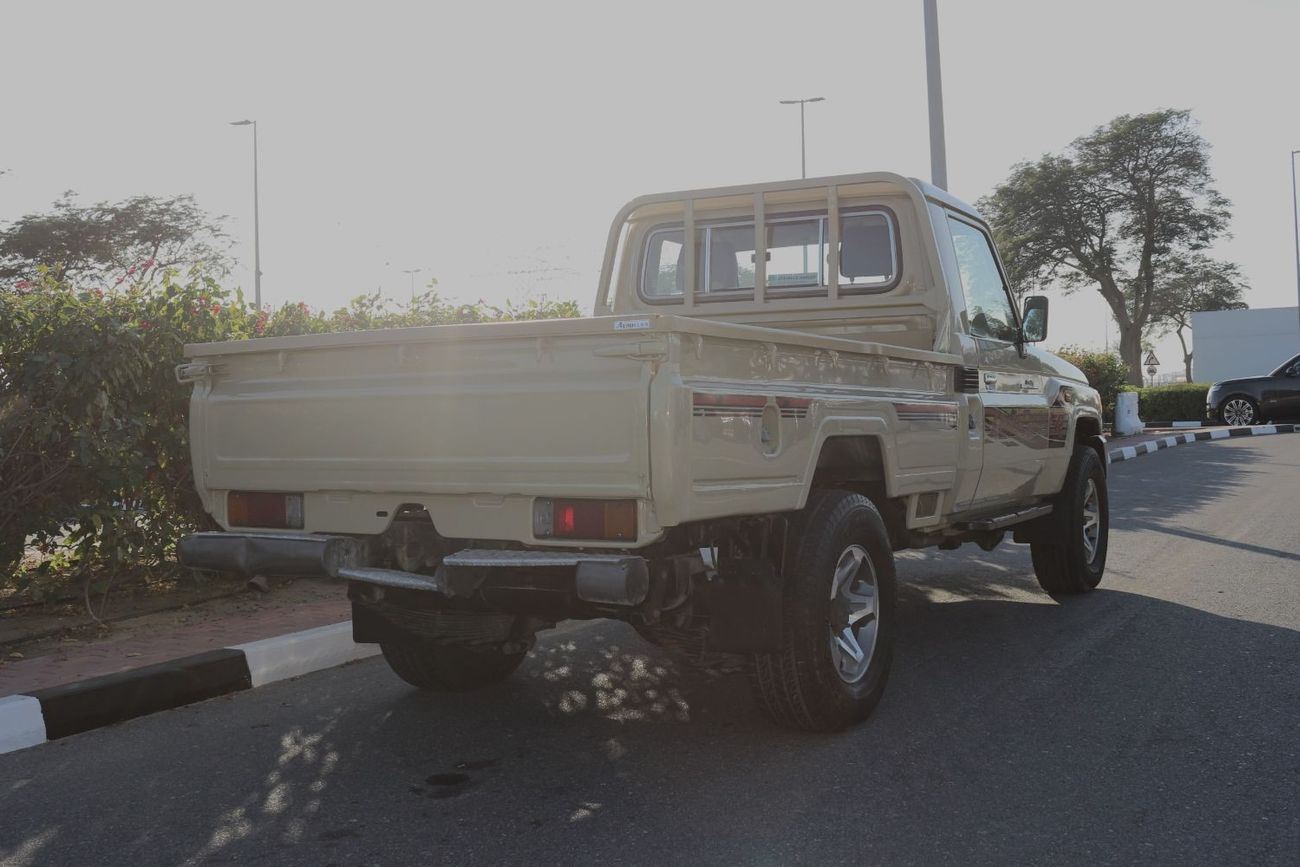 تويوتا لاند كروزر بيك آب تويوتا لاندكروزر بيك اب 2013 خليجي بترول 6 سيلندر