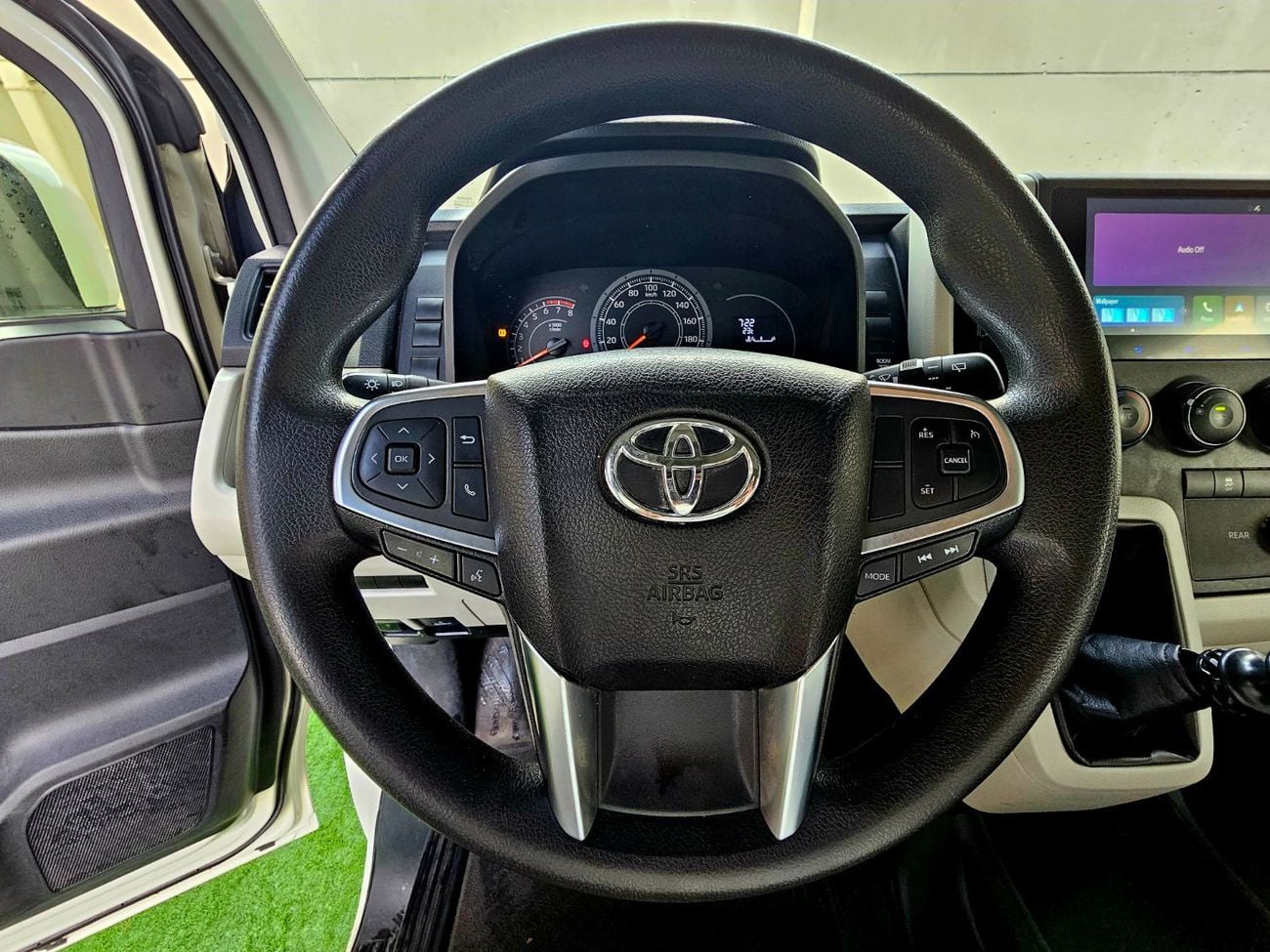 Toyota Hiace GL PASSENGER/ PATROL MANUAL/ 3.5 V6/ LOW MILEAGE