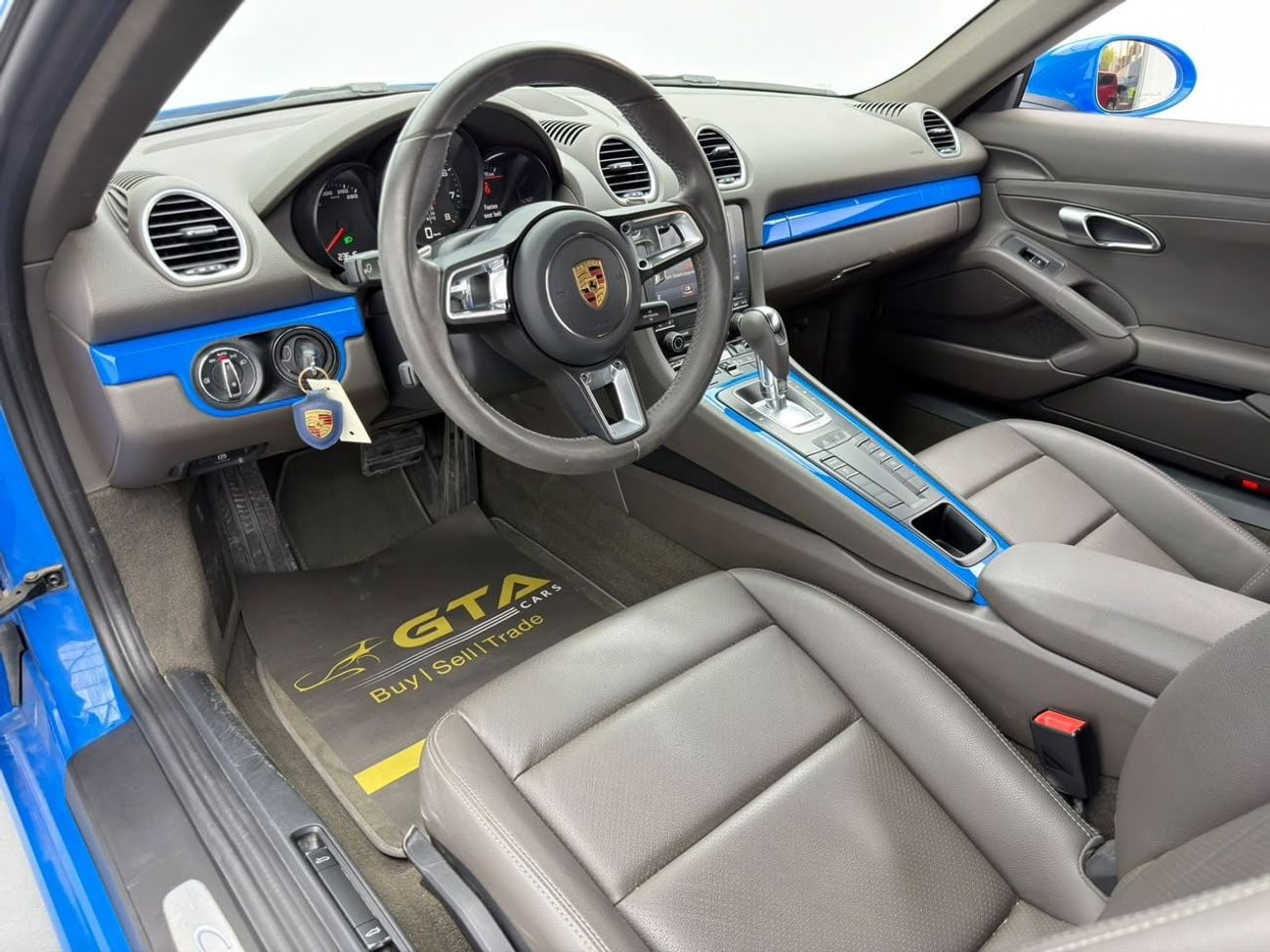 Porsche 718 Cayman STANDARD
