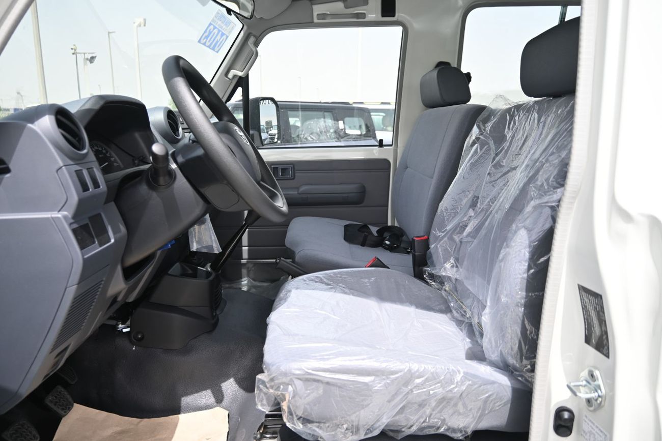 تويوتا لاند كروزر 70 Toyota Land Cruiser 70 Series HardTop Manual 4.0L V6, Petrol, 4WD