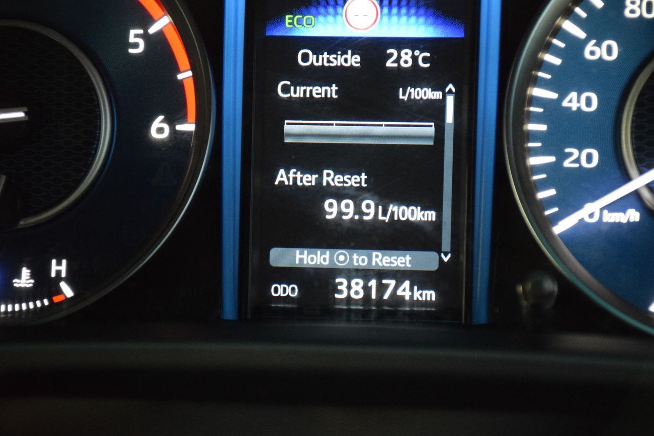 تويوتا فورتونر VX2 4X4 Diesel 2.8L (Right Hand)