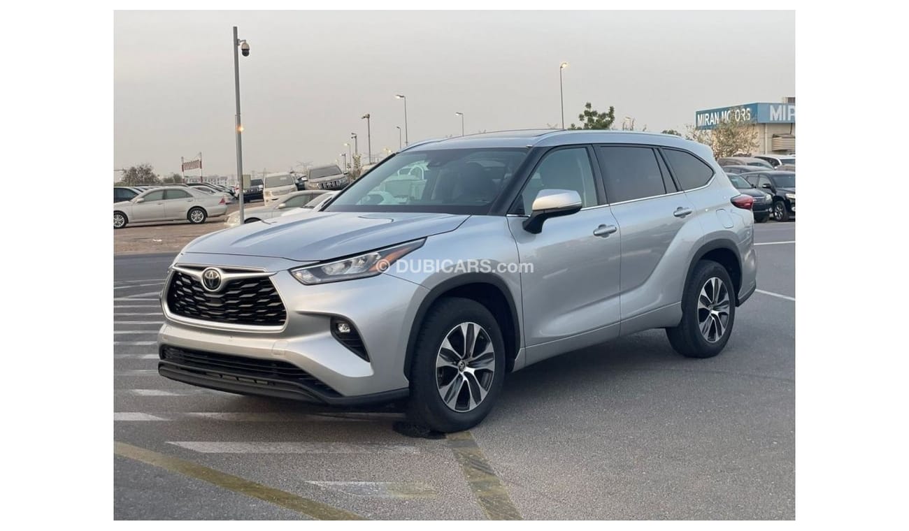 Toyota Highlander *Offer*2020 Toyota Highlander XLE 3.5L V6 Full Option - /