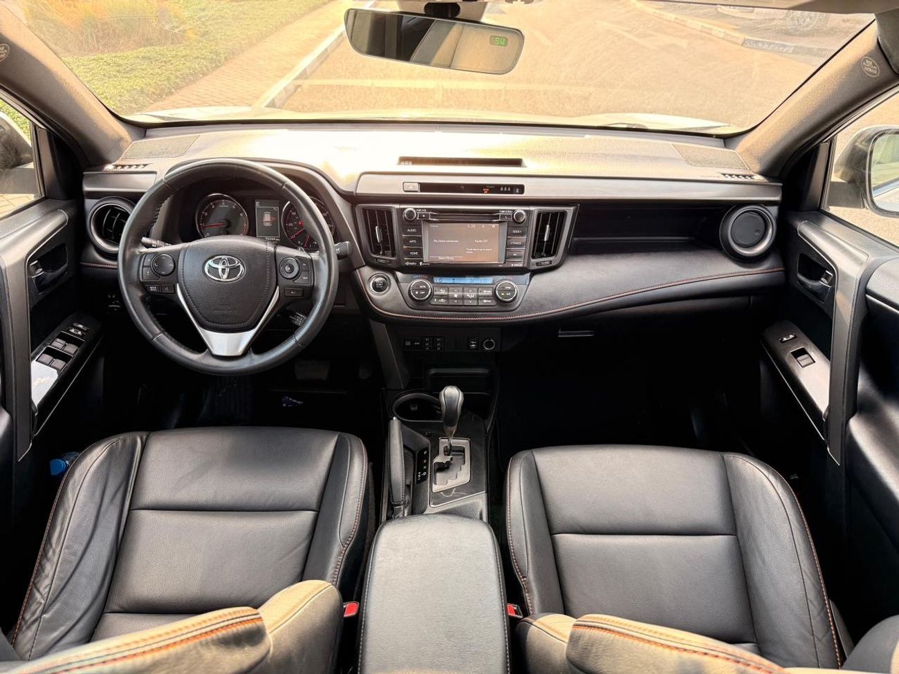 تويوتا راف ٤ SE 2.5L Full option Sunroof, leather 2017