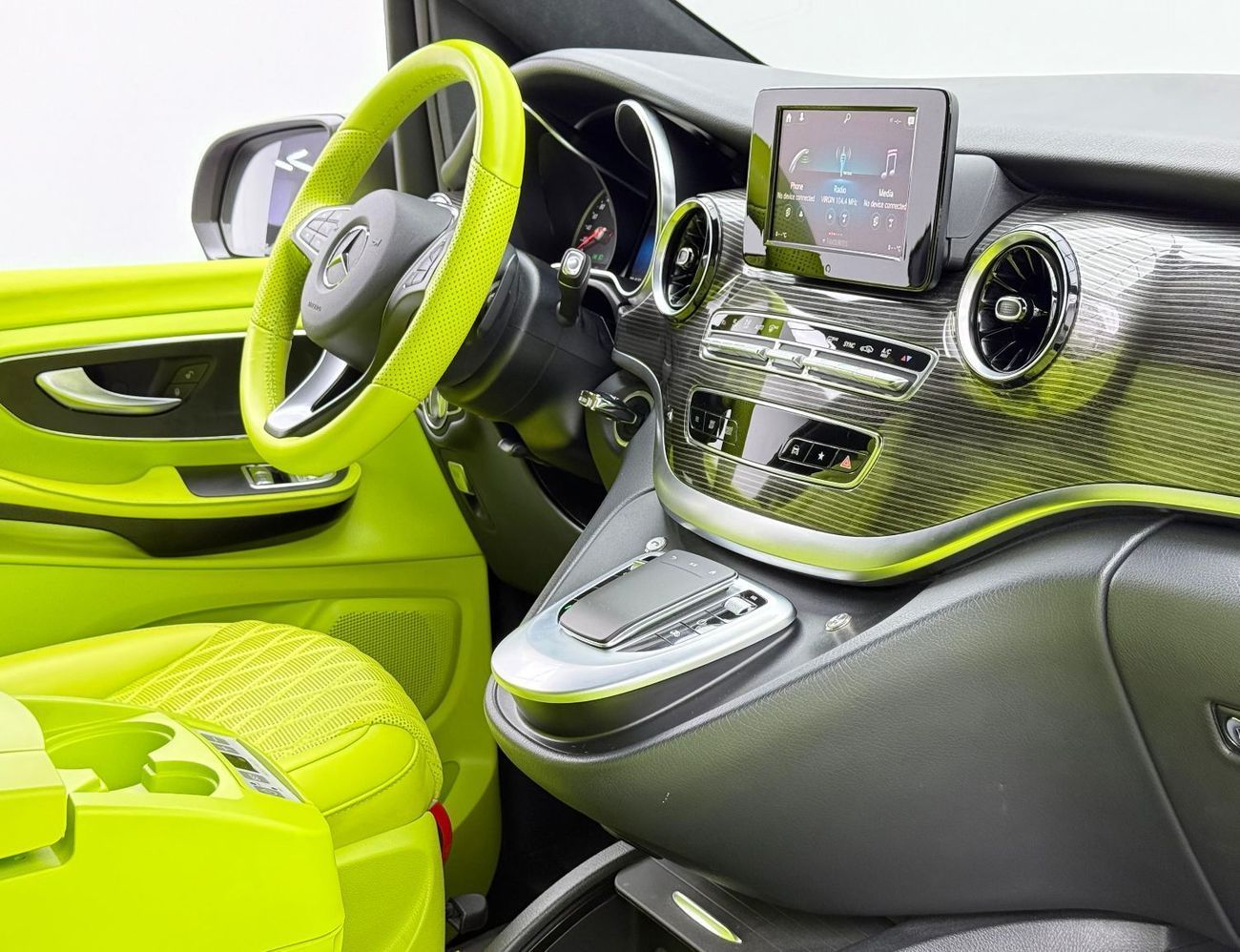 Mercedes Maybach V250 Maybach 2023 Mercedes Benz V250 Maybach Kit, 2028 Mercedes Warranty, Low Km, Excellent Condition, GCC