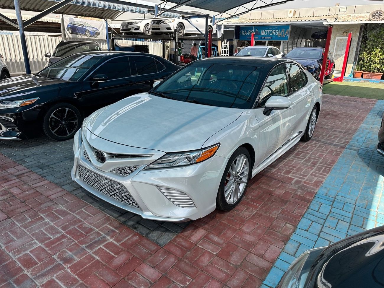 Toyota Camry Solara Toyota Camry xse trim 2020 with 2.5 engine in perfect condition, air tanks all in place, minimal dam