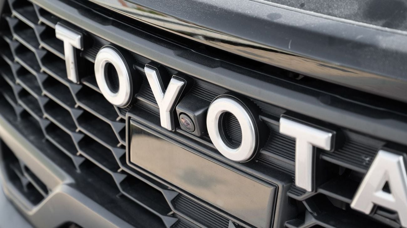 تويوتا هيلوكس GR Sport 2.8L