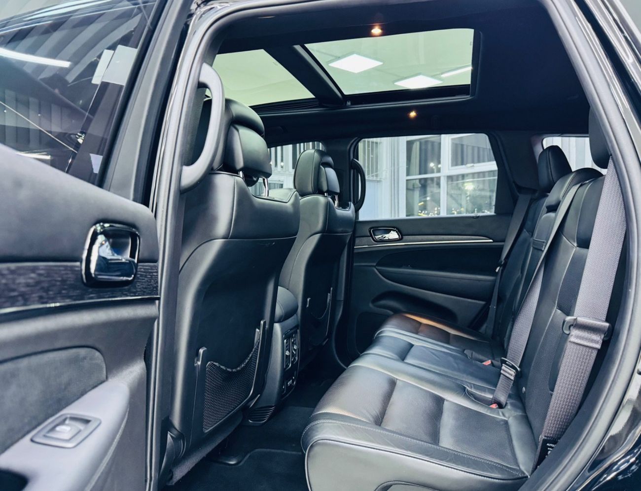 جيب جراند شيروكي Overland 3.6L