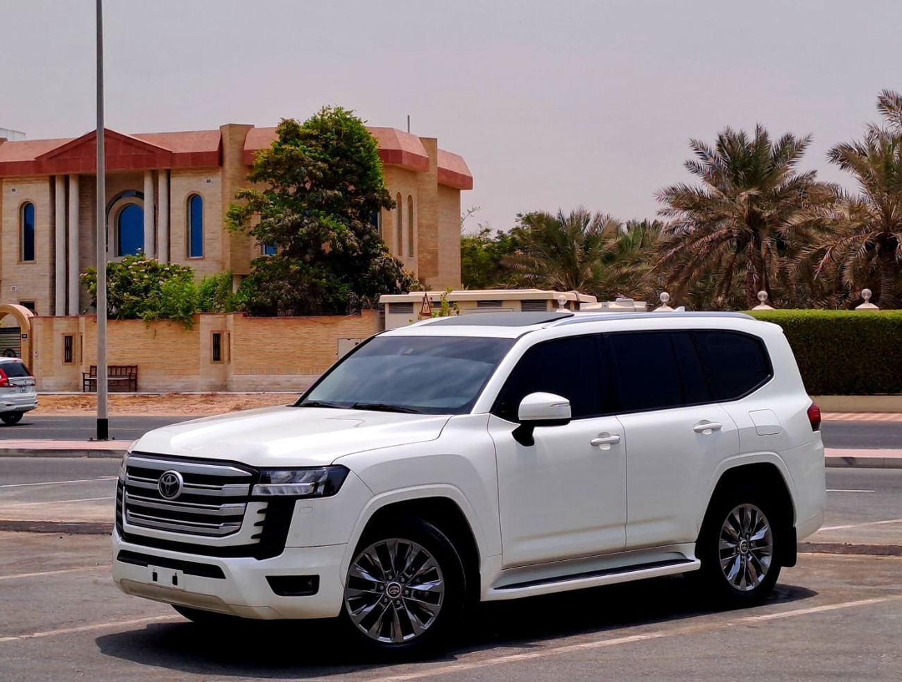 Toyota Land Cruiser GXR 4.0L 2022 4.0L FULL OPTION (3270/-MONTHLY)