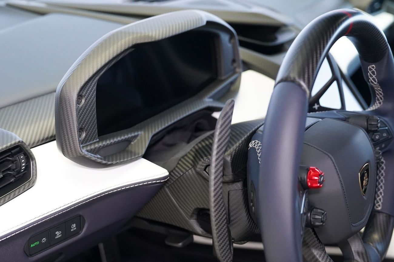 لامبورغيني ريفويلتو 6.5L V12 Hybrid