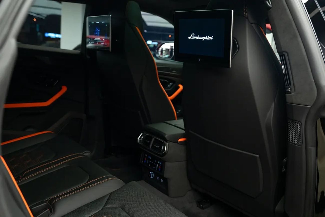 Lamborghini Urus LAMBORGHINI | URUS SE | FULL SPECS | 2025MY CARBON FIBER