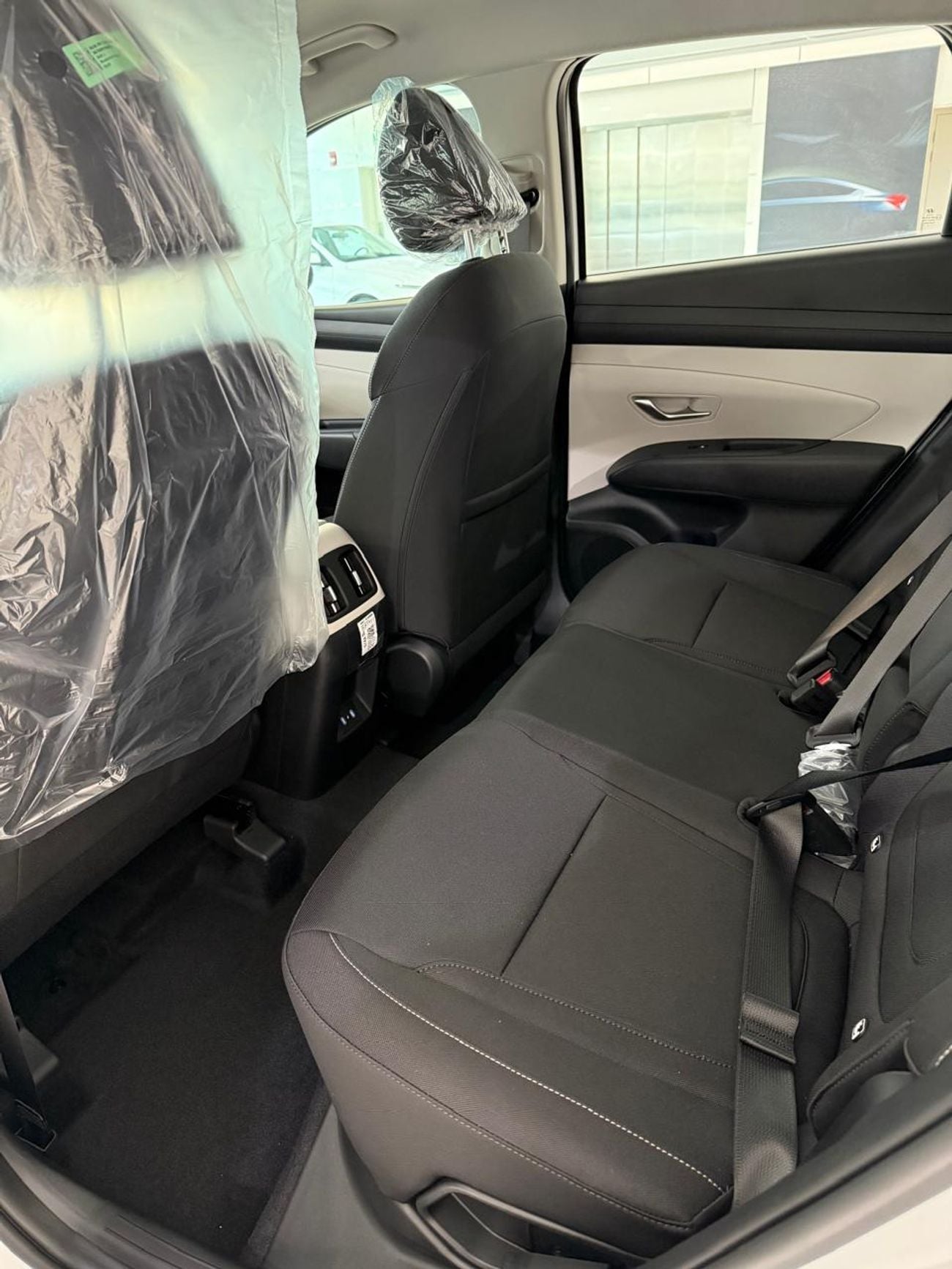 هيونداي توسون 2.0L PETROL V4 / AUTO REAR DOOR / LETAHER SEATS / FULL OPTION