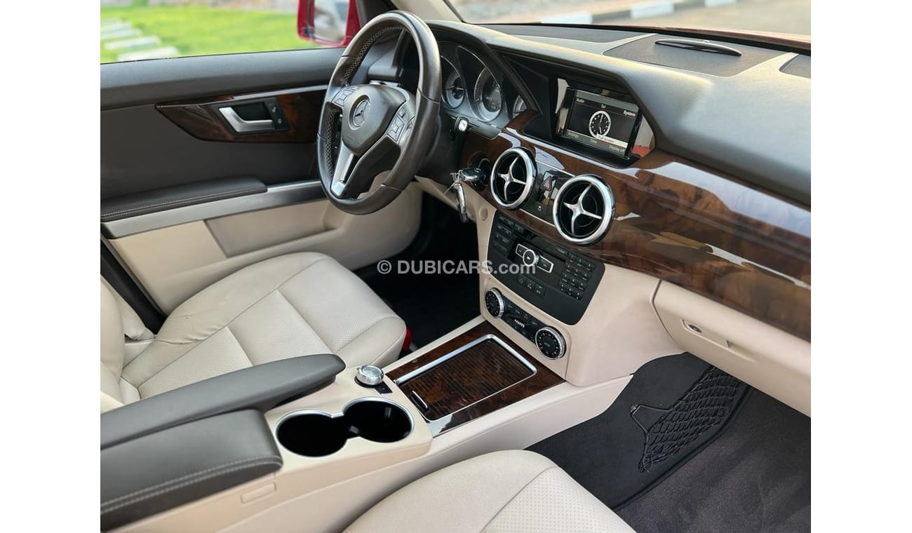 Mercedes-Benz GLK 250 Std MERCEDES BENZ GLK250 2015 GCC 4MATIC FULL OPTIONS ORIGINAL PAINT IN LOW MILEAGE