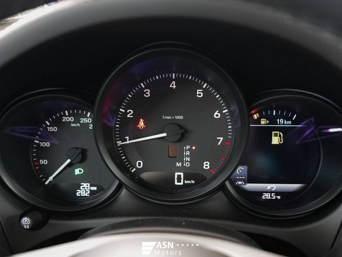 بورش ماكان PURSUING DREAMS EDITION (NON GCC) 2025 2.0 Turbo (Clearance Price)