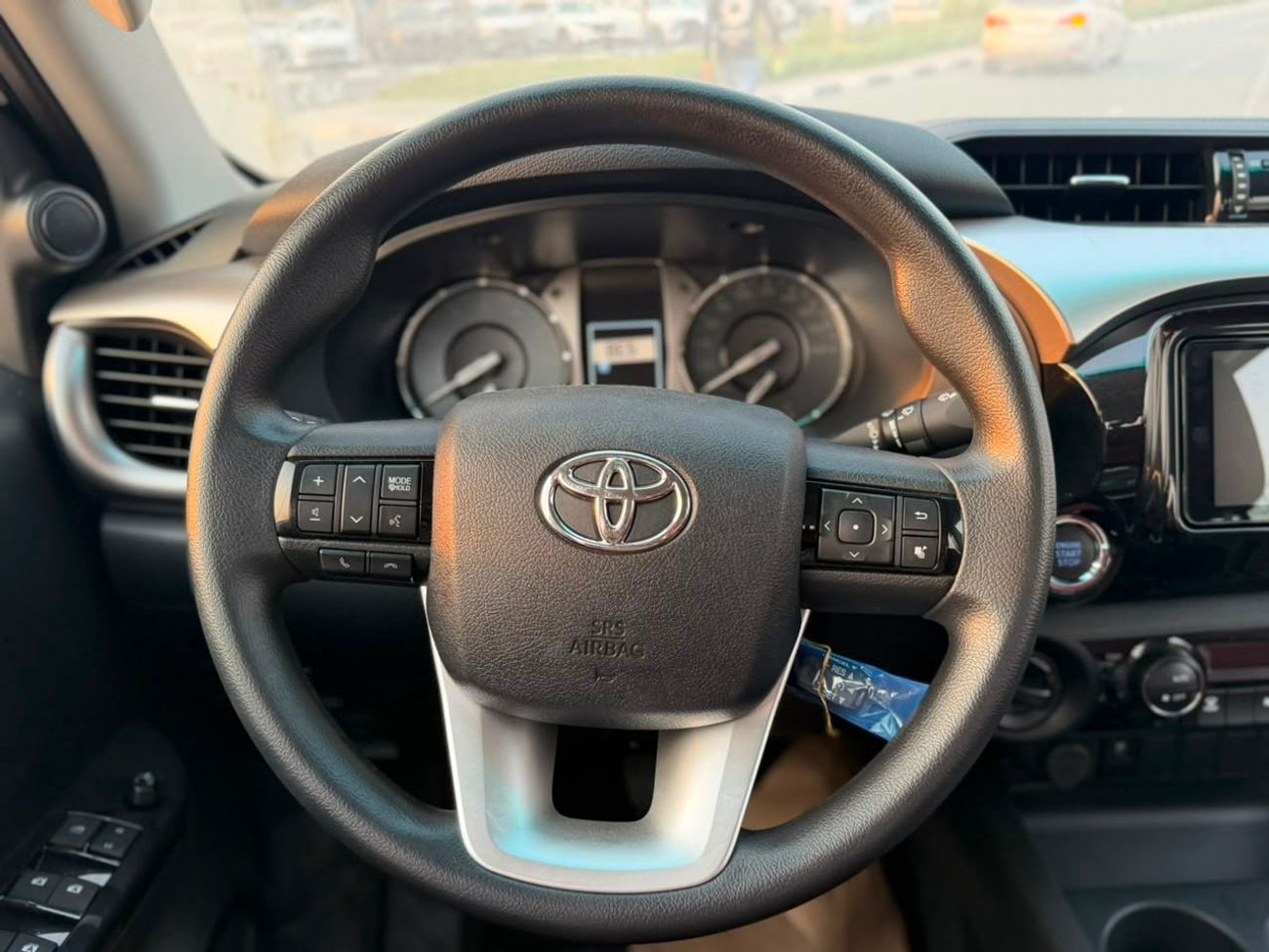 Toyota Hilux SGLX Toyota Hilux 2.7 AT push start Full option GCC 2025