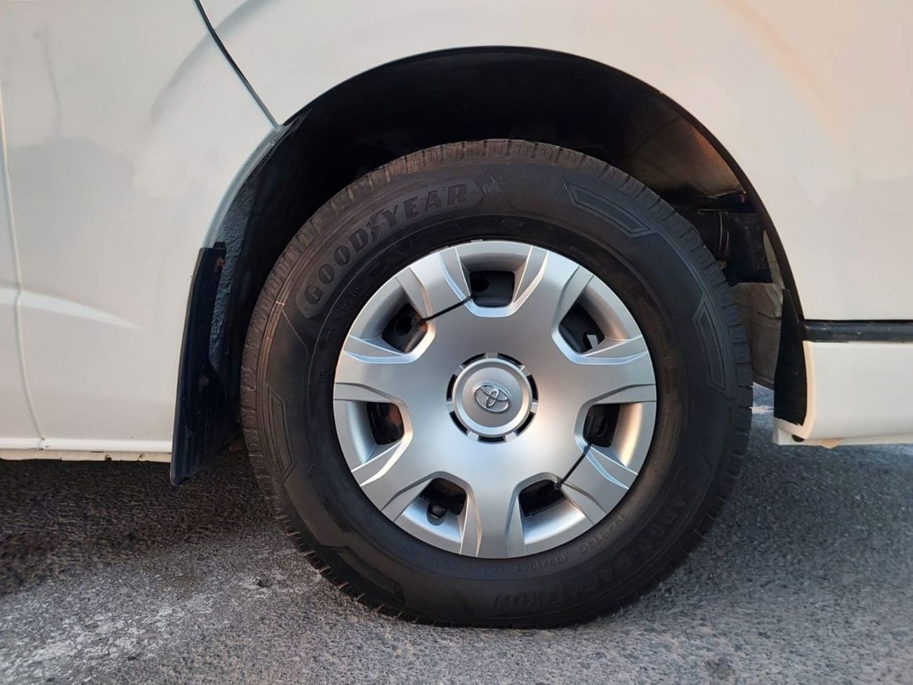 تويوتا هاياس TOYOTA HIACE COMMUTER VAN RHD 2017 MODEL 3.0 L DIESEL AUTOMATIC(PM33049)