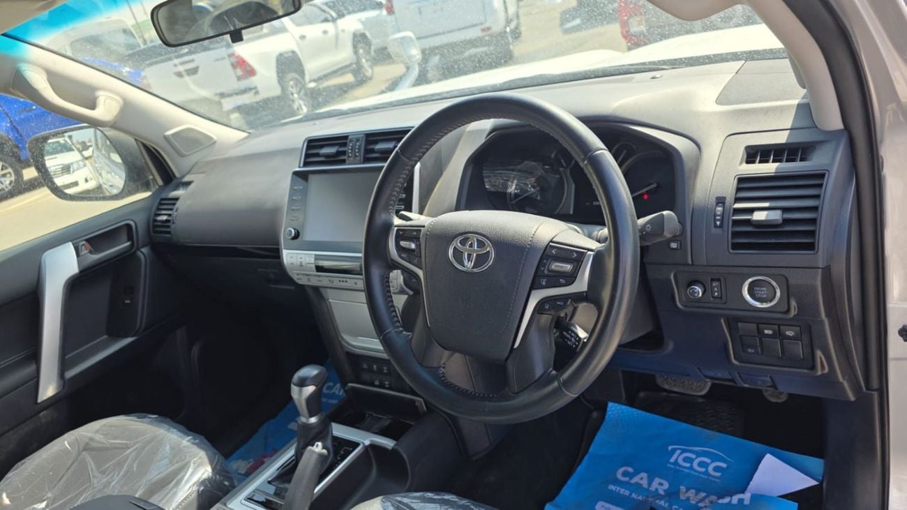 Toyota Prado Toyota prado 2023model 2.8 Diesel engine Colour sliver Transmission Transmission Automatic Interior.