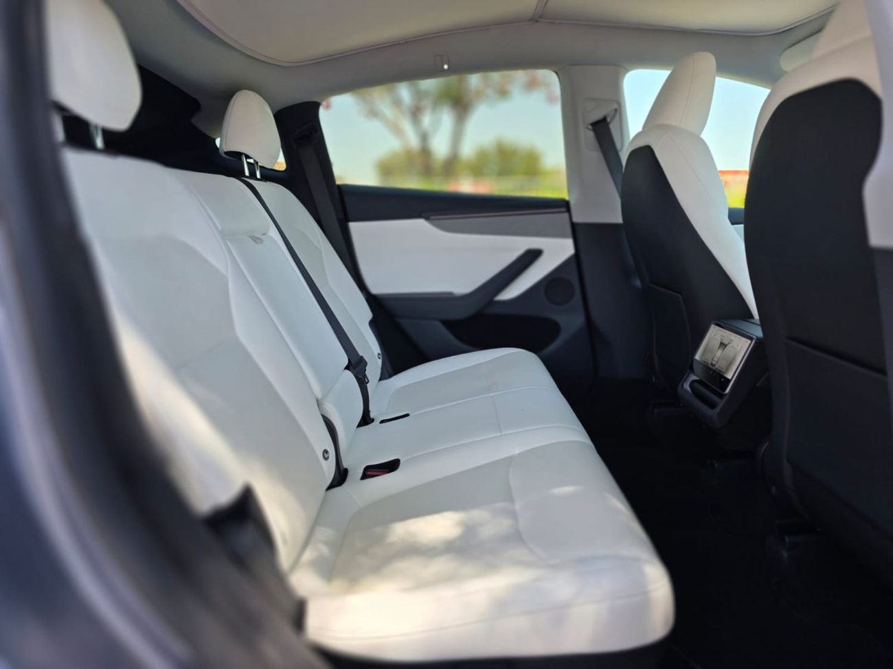 Tesla Model Y LONG RANGE AWD 2025 GCC LOW MILEAGE WITH 8 YEARS TESLA DUBAI AGENCY WARRANTY IN MINT CONDITION