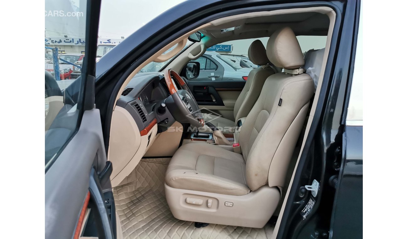 تويوتا لاند كروزر 4.0L, 20" Rims, Driver Power Seat, DVD, Rear Camera, Sunroof, Cool Box, Leather Seats (LOT # 8924)
