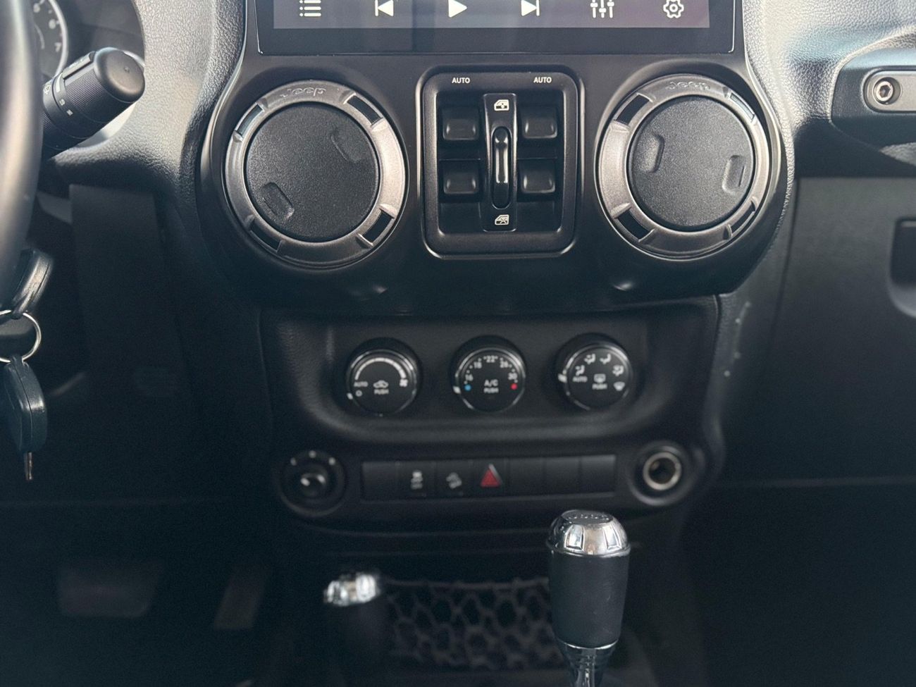 Jeep Wrangler Sport 3.6L A/T