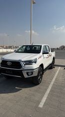 تويوتا هيلوكس SR5
