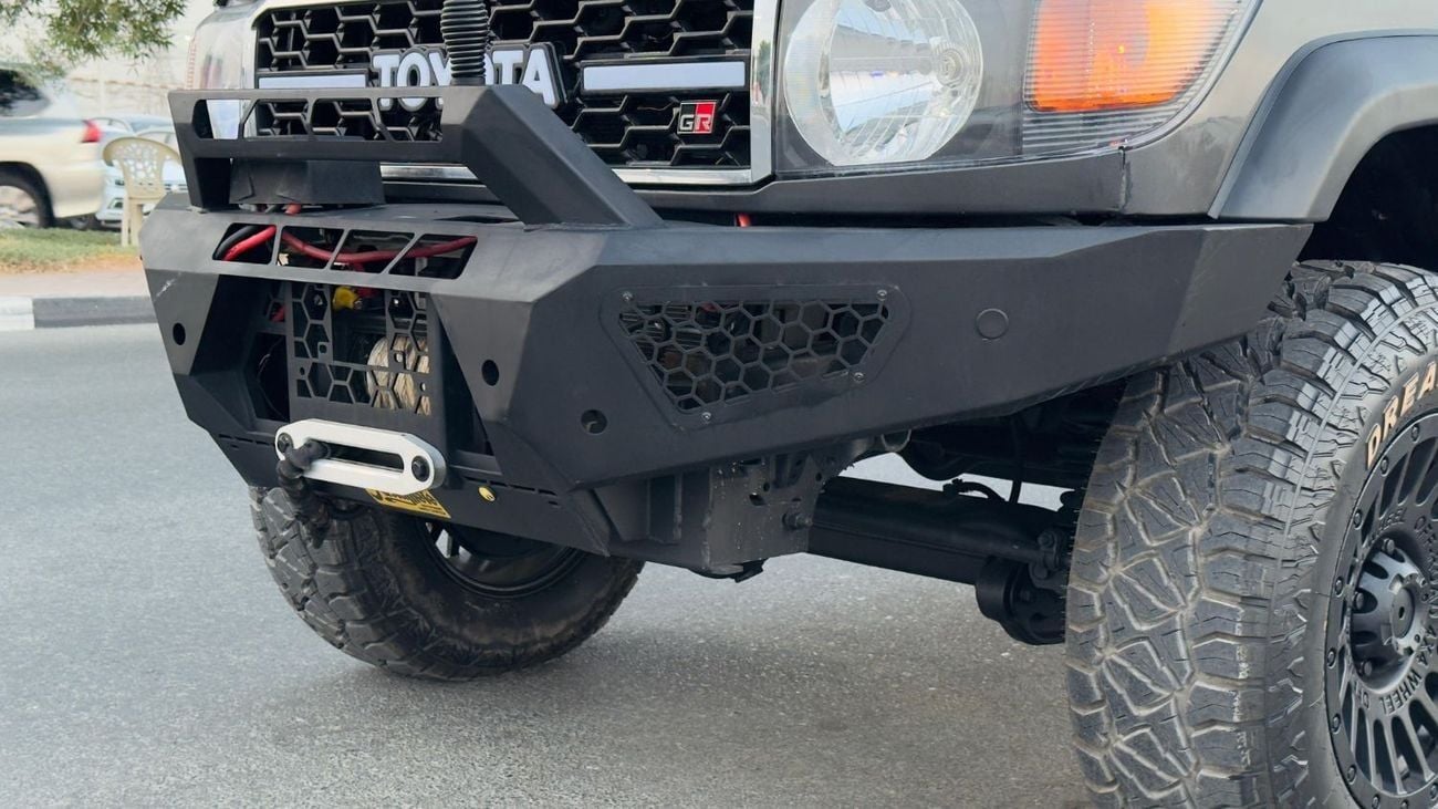 تويوتا لاند كروزر بيك آب -