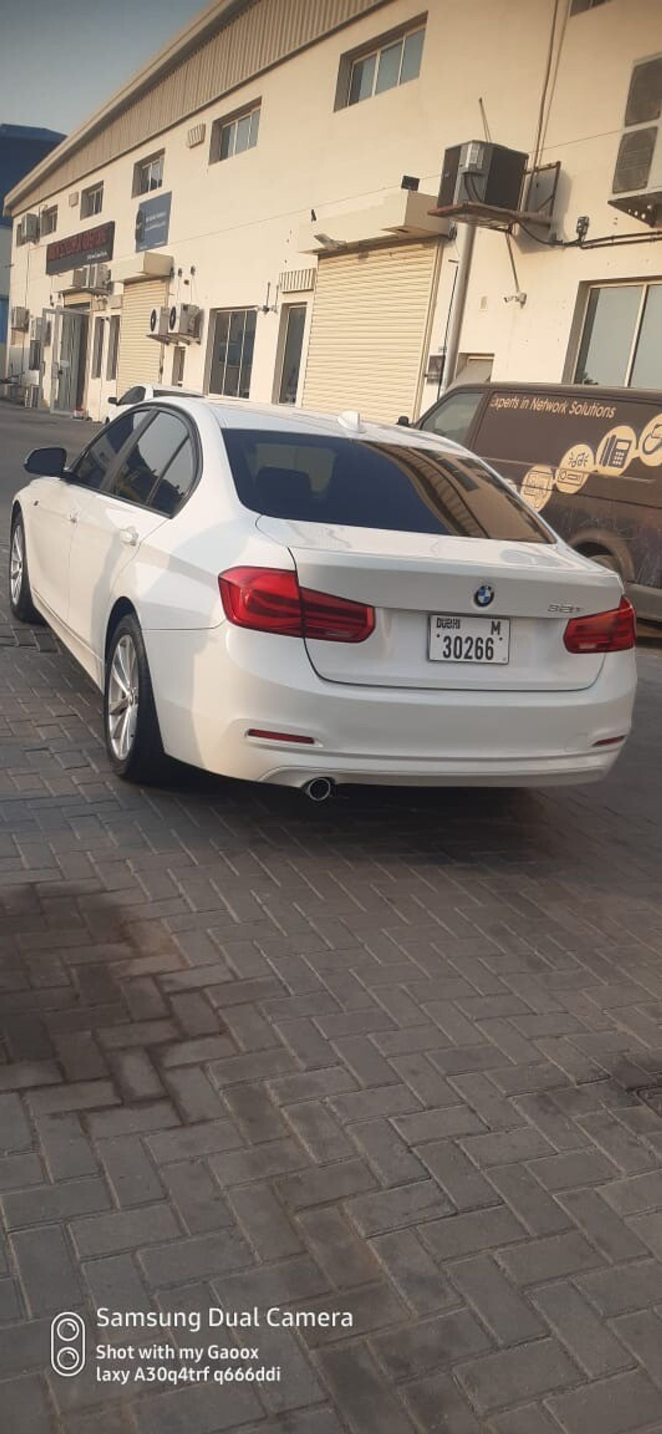 BMW 320i Exclusive 2.0L