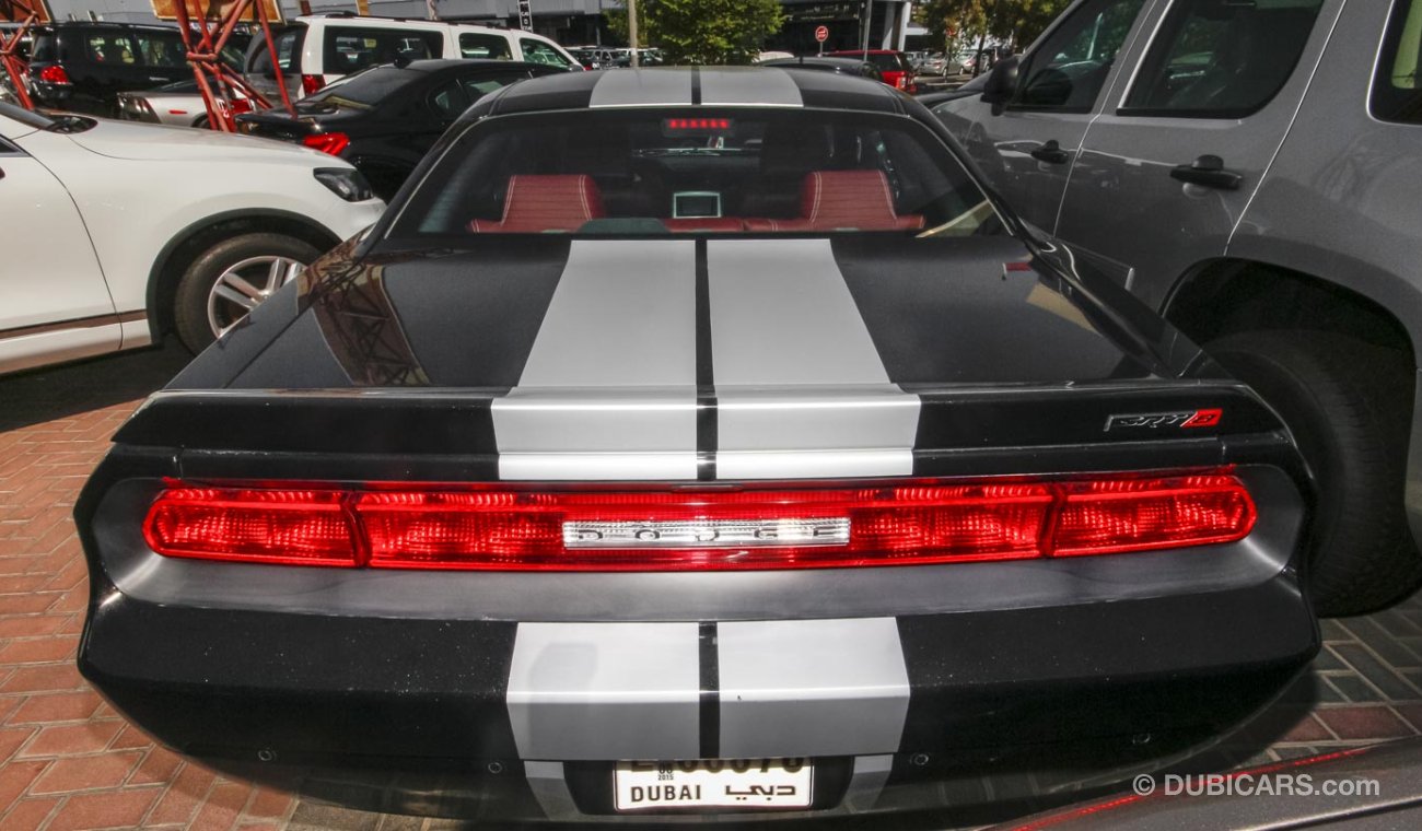 Dodge Challenger SRT 8