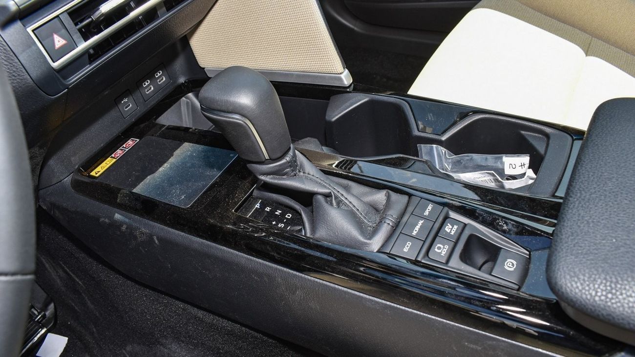 Toyota Camry LE  HEV 2.5L Hybrid