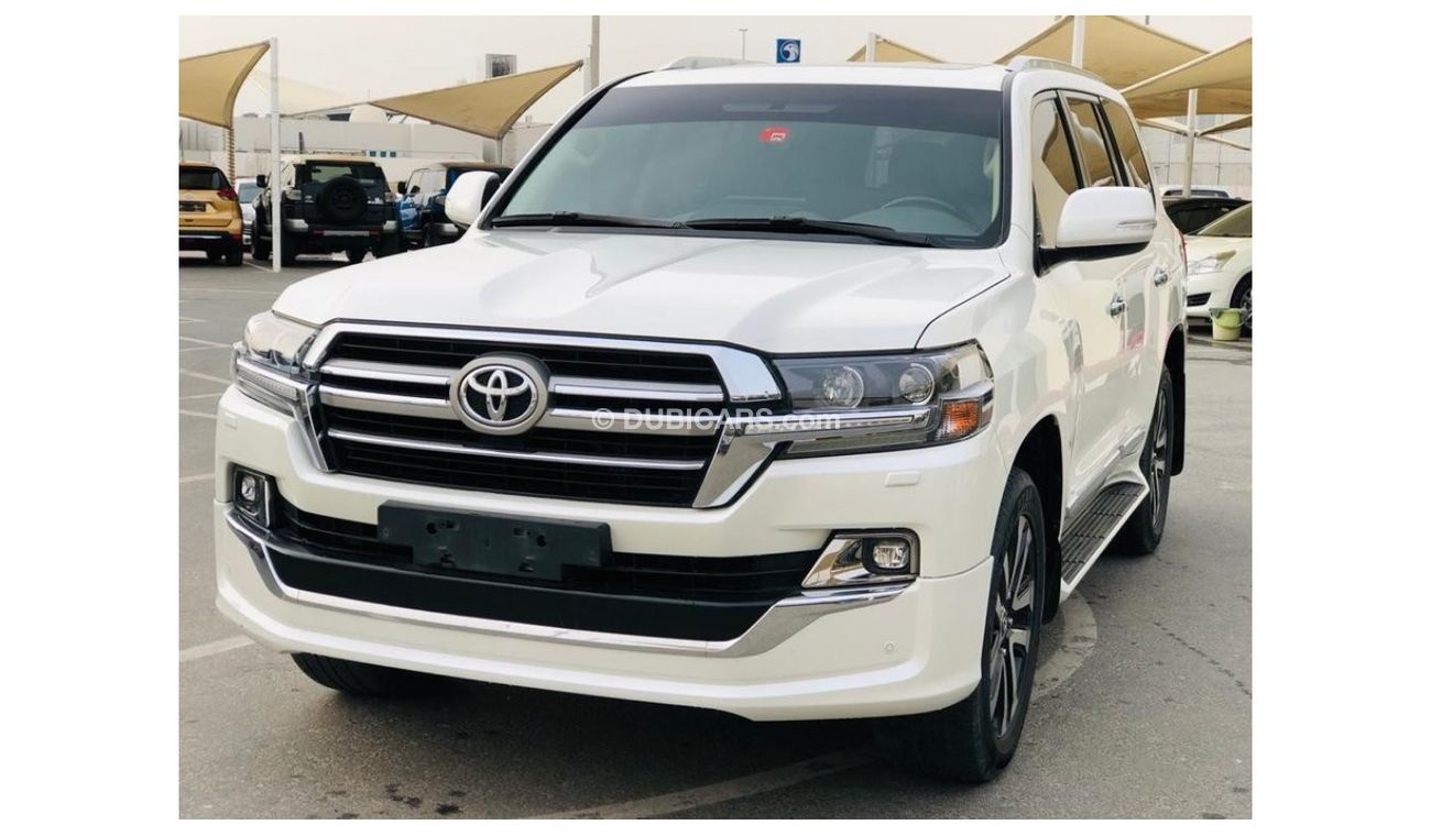 تويوتا لاند كروزر تويوتا لاند كروزر 2019 - GXR - 6 سلندر