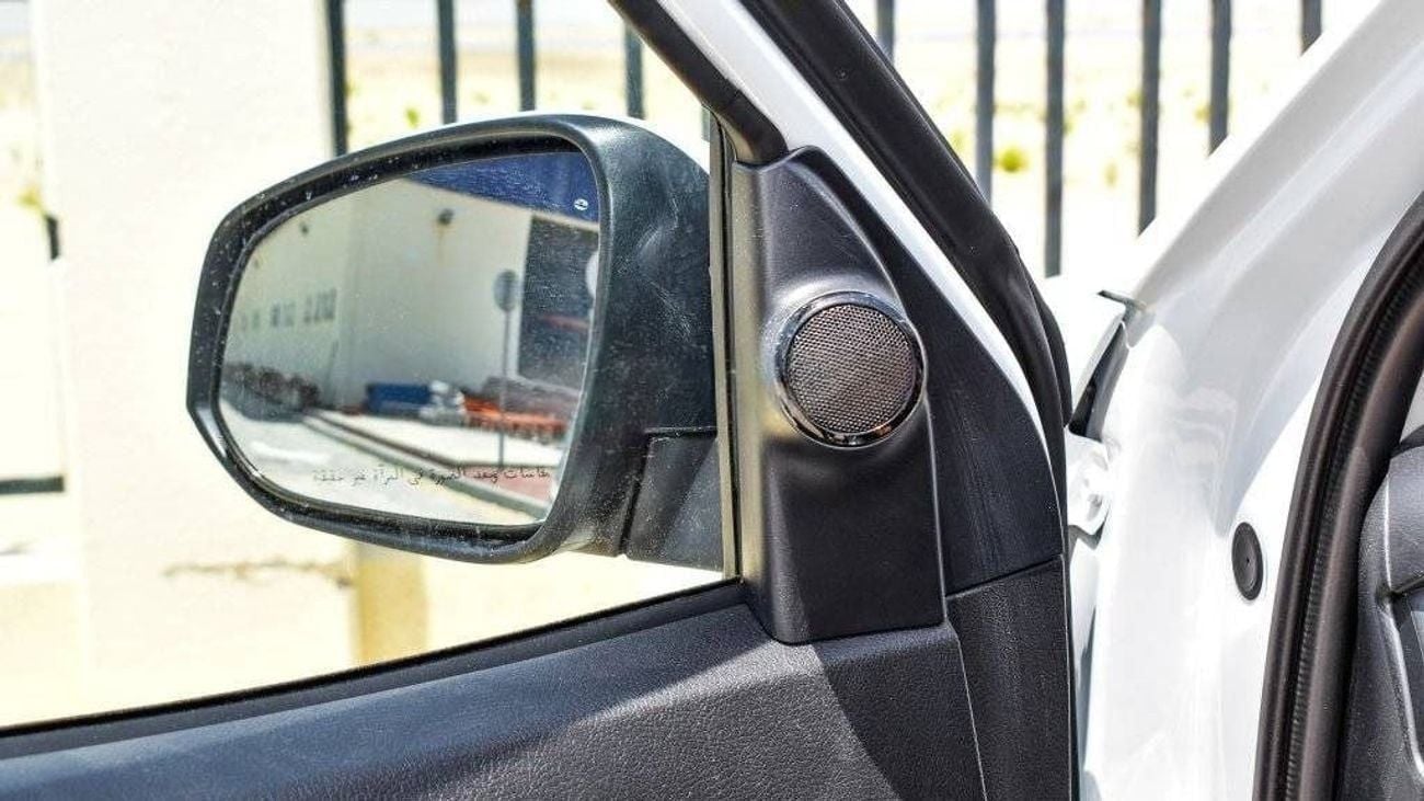 تويوتا فورتونر 2025 Toyota Fortuner 4.0L Petrol AT (White-Beige)