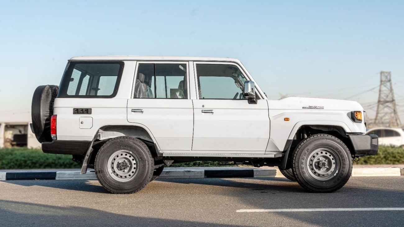 Toyota Land Cruiser 70 Toyota Land Cruiser LC76 4.0L AT Petrol (White-Brown) Basic