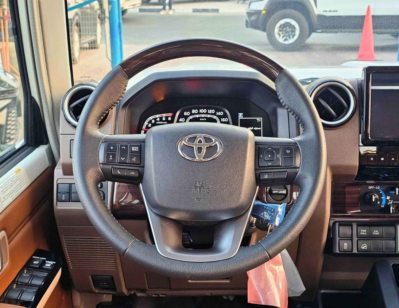 تويوتا لاند كروزر بيك آب LX-Z1 LC79 / DOUBLE CABIN AUTOMATIC / 2.8L DIESEL V4 4WD / DVD+CAMERA /SNORKEL,WINCH (CODE # LX-Z1)