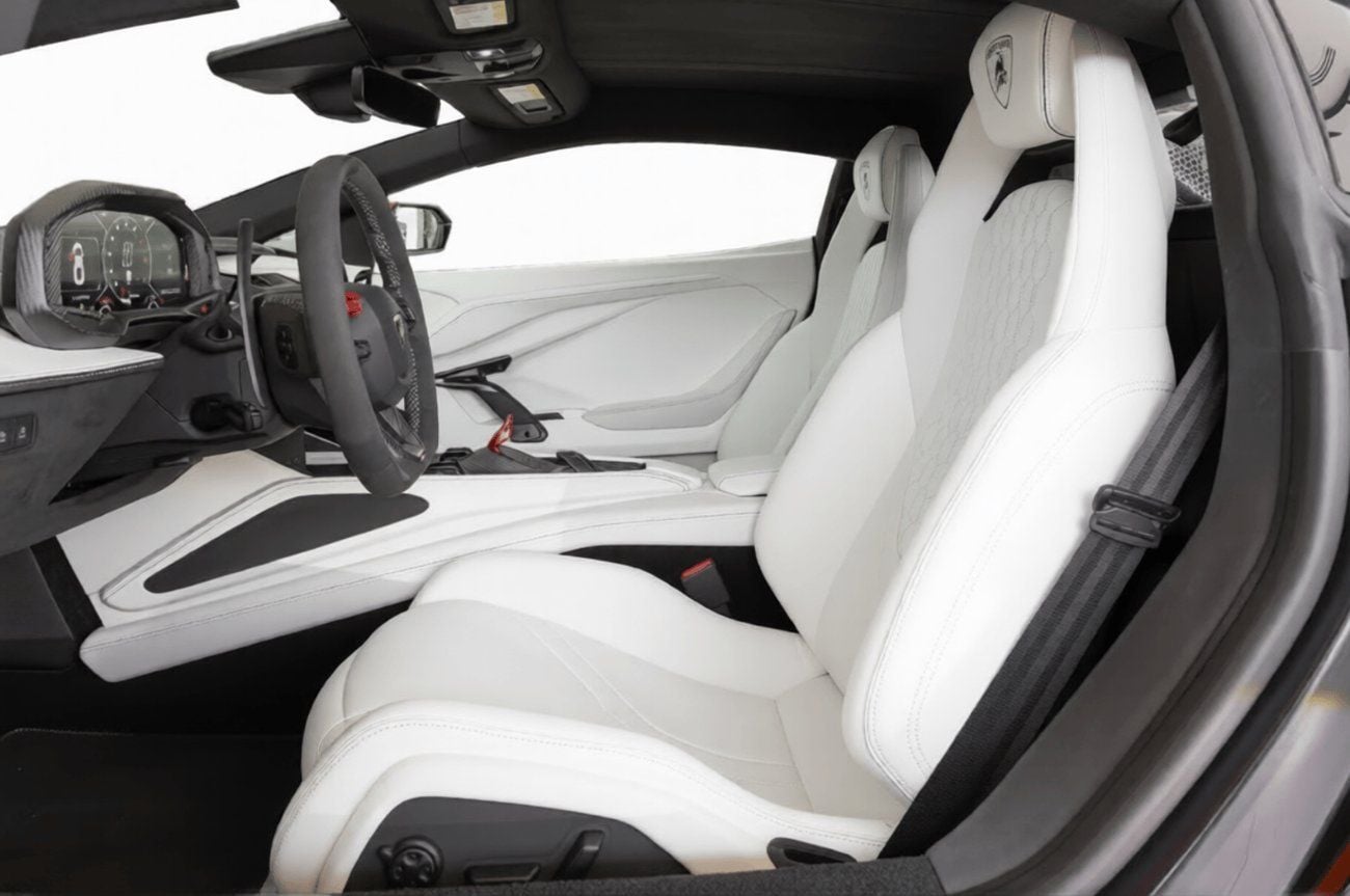 لامبورغيني ريفويلتو 6.5L V12 Hybrid