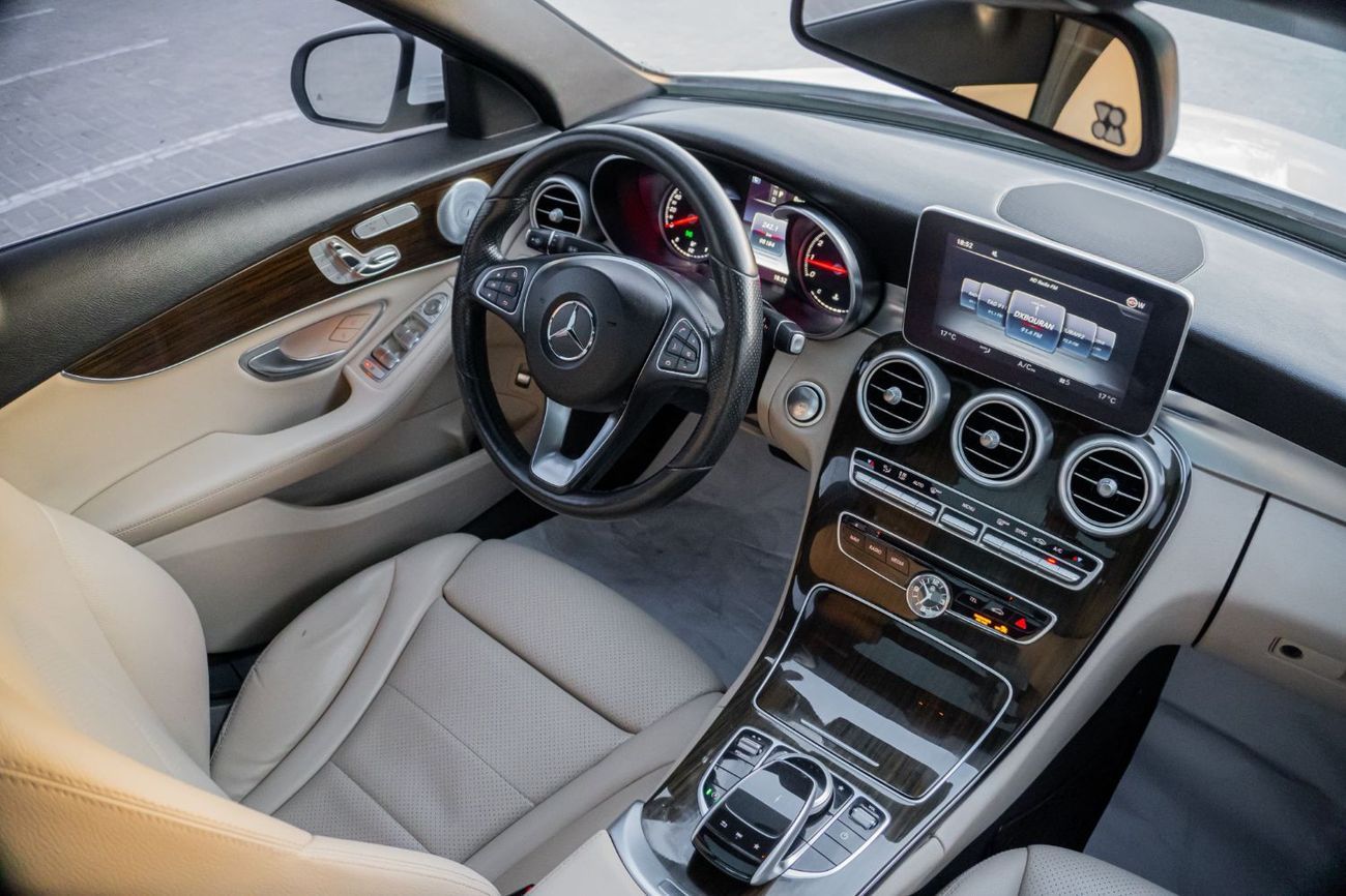 Mercedes-Benz C 300 Std 2.0L (258 HP)