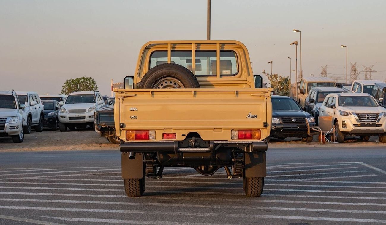 تويوتا لاند كروزر بيك آب 2025 Toyota Land Cruiser LC 79 SC 4.0L AT Petrol Basic with Fridge (Beige)
