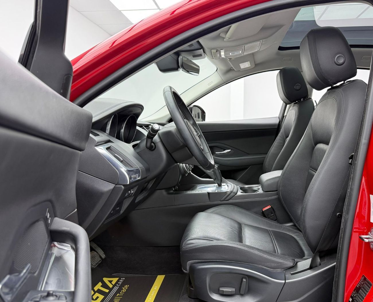 جاكوار E Pace S 2.0L 2019 Jaguar E-Pace P200 S, Warranty, Full Jaguar Service History, GCC