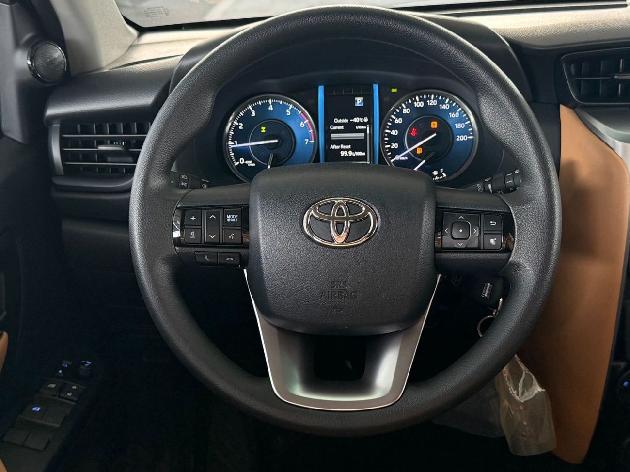 Toyota Fortuner 2.7 4X4 AUTOMATIC **EXPORT ONLY**التصدير فقط خارج الخليج**
