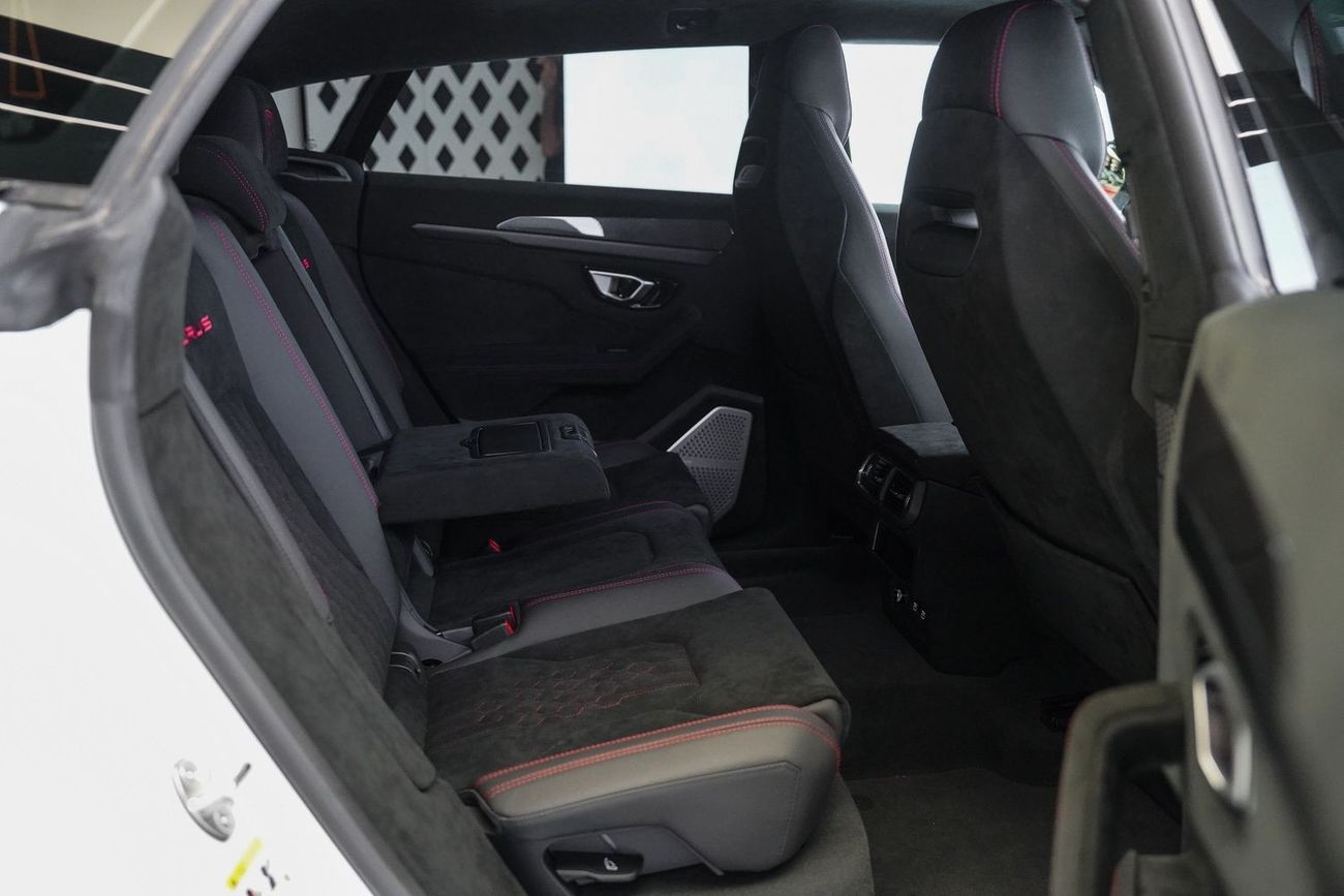 لامبورغيني اوروس 4.0T V8 Performante