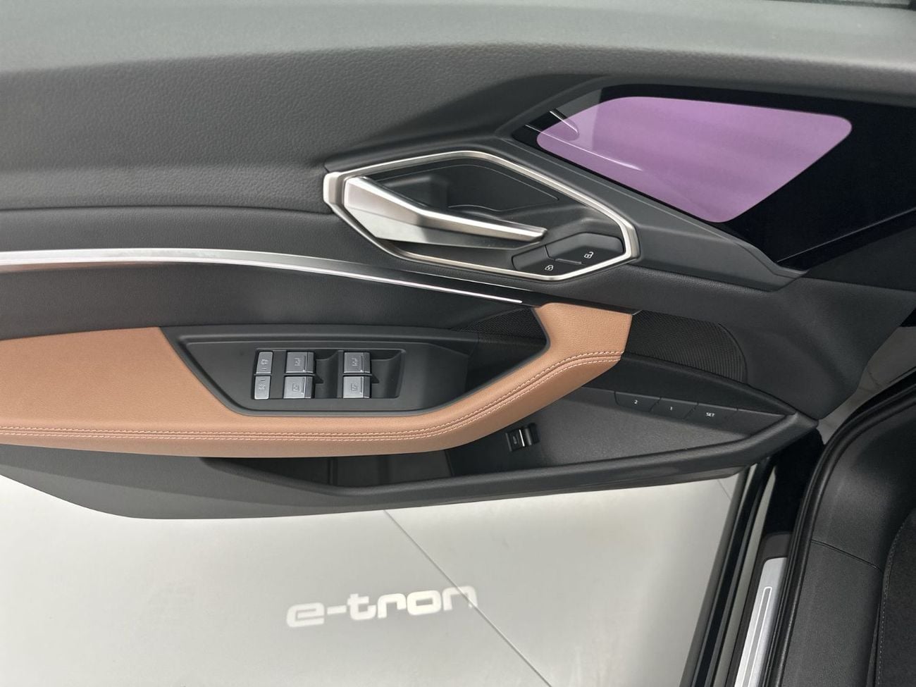 أودي Q8 إي ترون 55 quattro S Line Sportback 408hp Progress (Ref# 17203)