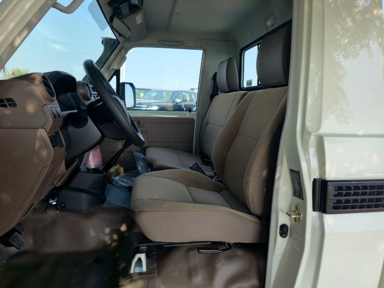 Toyota Land Cruiser 70 TOYOTA LC79 SINGLE CABIN DIESEL 2.8 MT - STD - E - MODEL 2025 - WHITE INSIDE BEIGE - OMANI