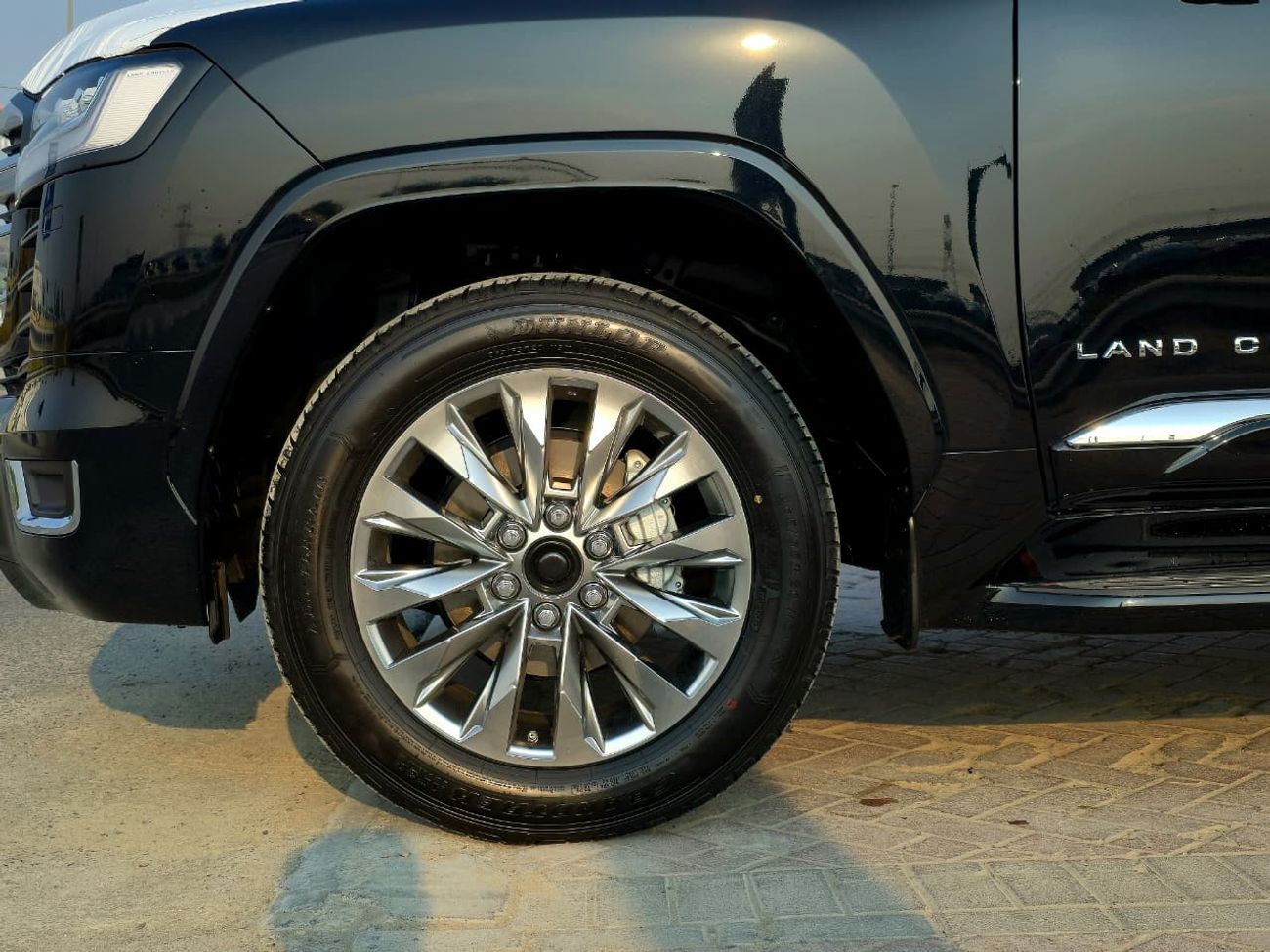 Toyota Land Cruiser LC300 VX 4.0 - HIGH OPTIONS - MEMORY SEAT - JBL SOUND SYSTEM - RADAR - 2025 MODEL - BLACK INSIDE BLA