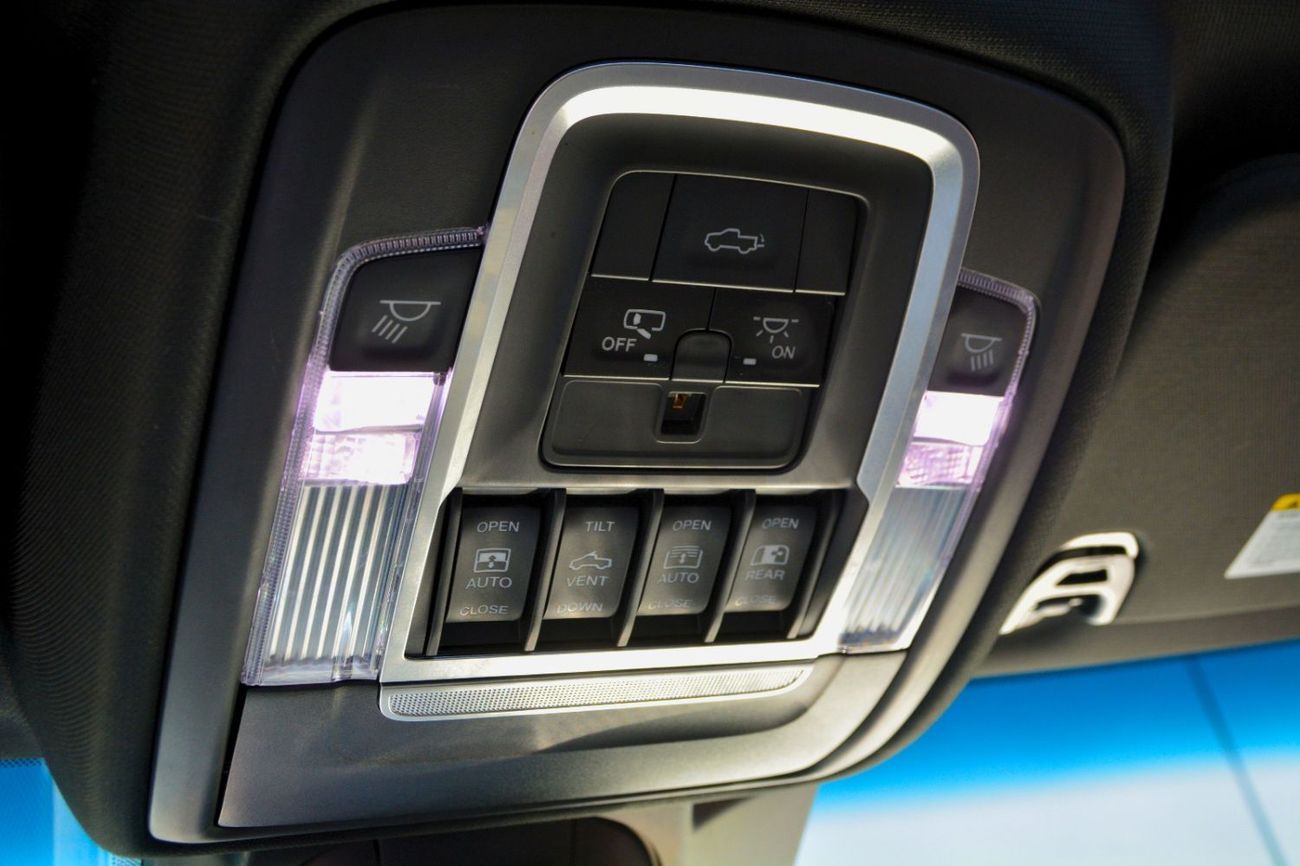 RAM 1500 Rebel 5.7L Crew Cab Utility (5 Seater)