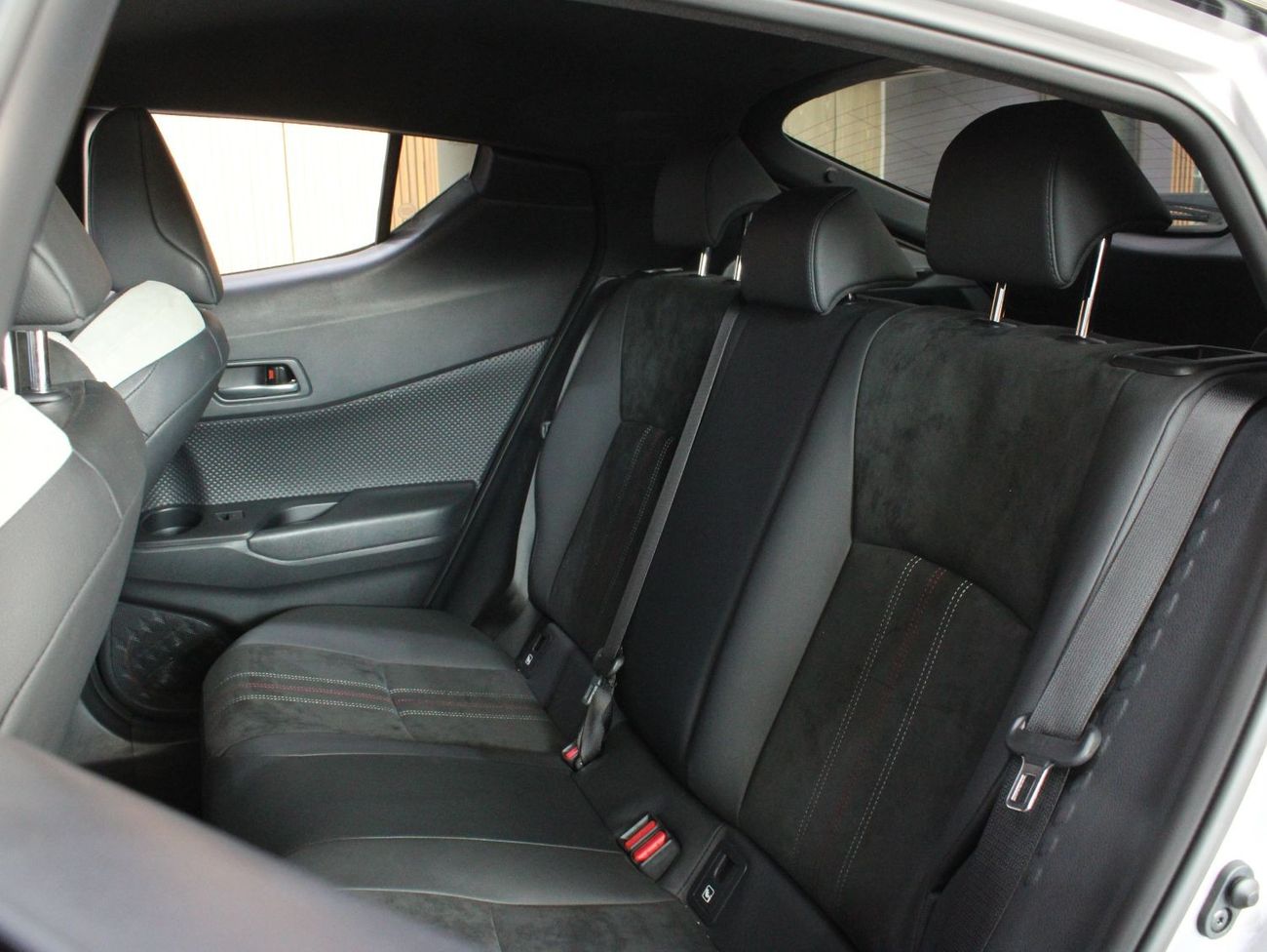 تويوتا CHR C-HR HYBRID