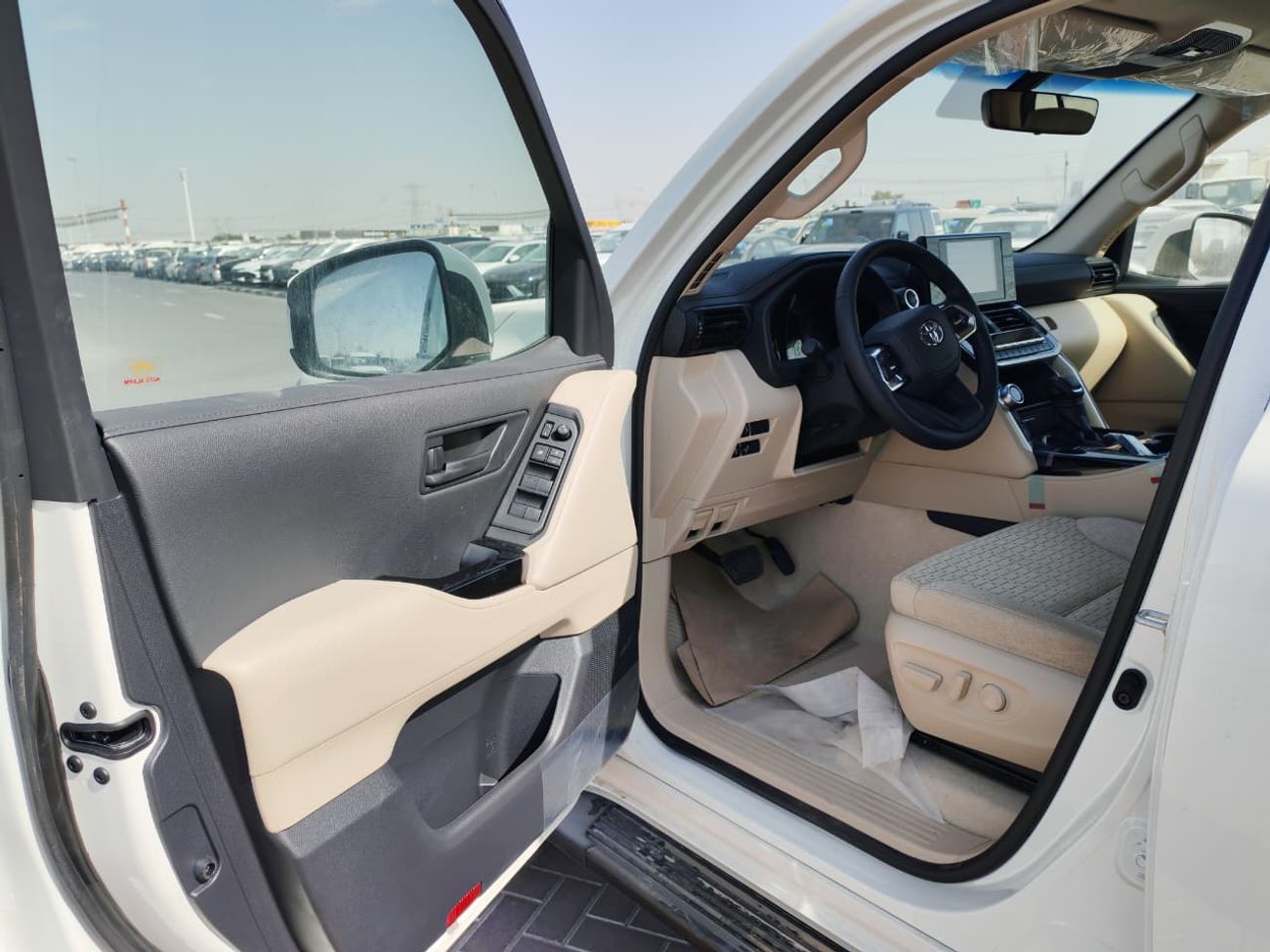 تويوتا لاند كروزر 2025 Toyota Land Cruiser LC300 GXR Basic-Option with Sunroof 4.0L V6 Petrol A/T 4WD Export Only